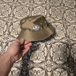 Adidas Bucket Hat Size M/L